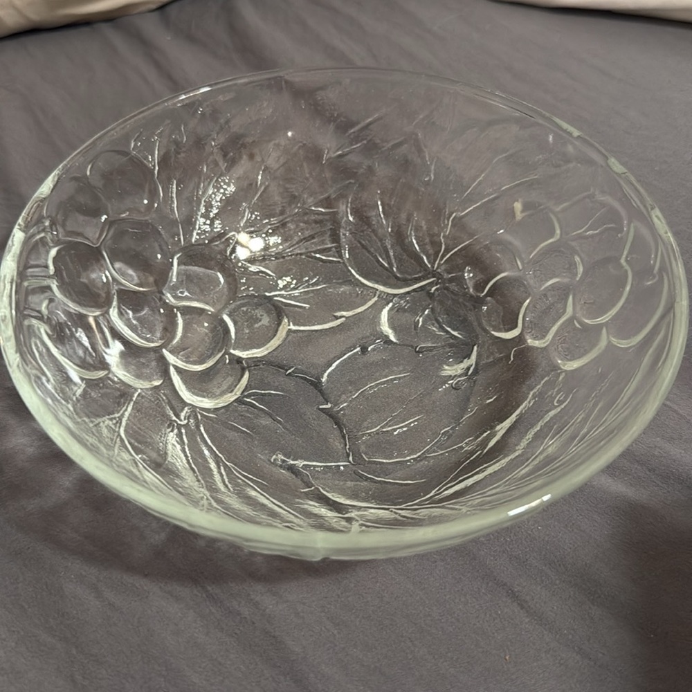 KIG Indonesia glass, fruit bowl. 7”
